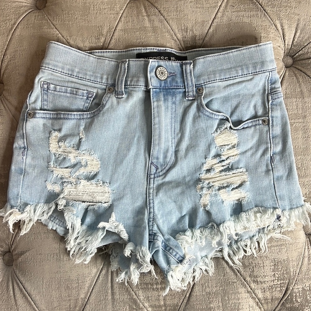 Express light wash distressed jean shorts size 2